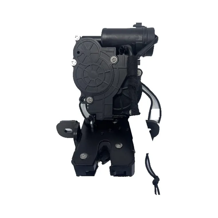 Soft-close latch assembly